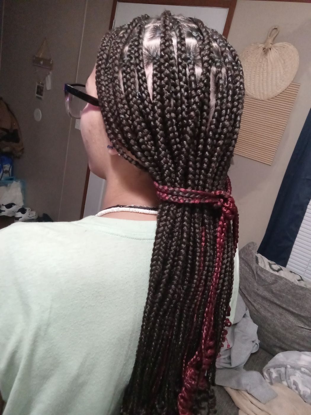 Long knotless box braids with burgundy strands